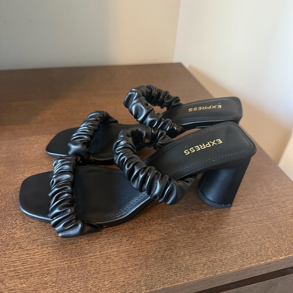 Express Women’s Block Heeled Sandals, Size 7.5, Black - Picture 2 of 5